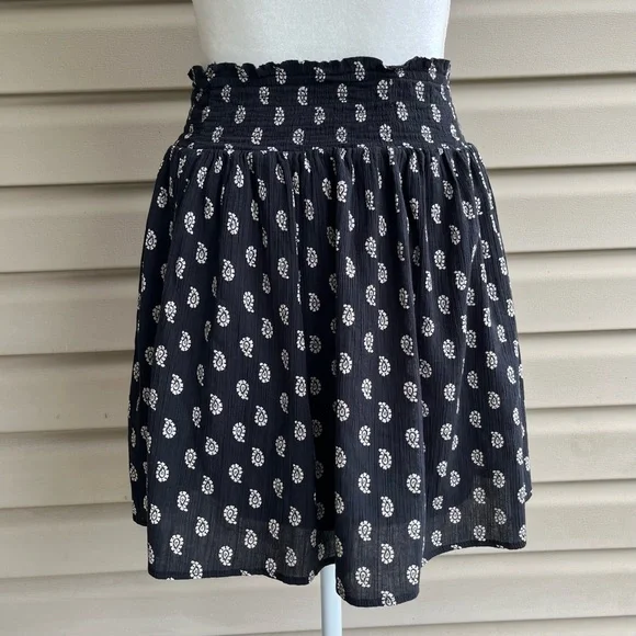 •Old Navy• Paisley Patterned Circle Skirt - Size Small - Picture 4 of 8